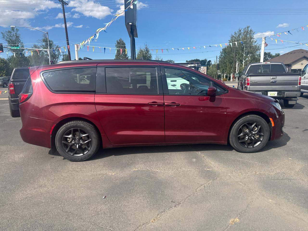 Chrysler Pacifica Touring L FWD 2018