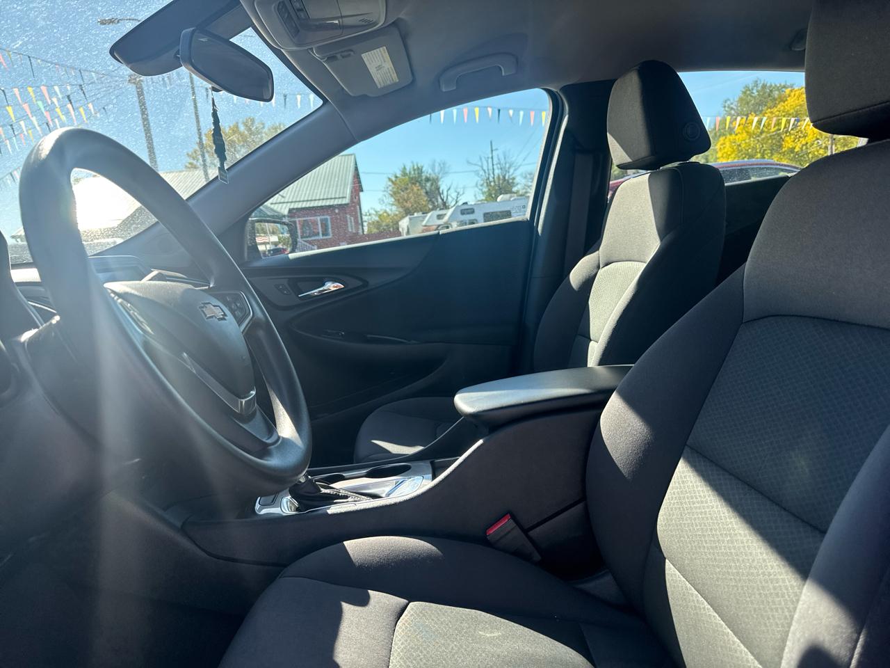 Chevrolet Malibu 4dr Sdn LS w/1FL 2017