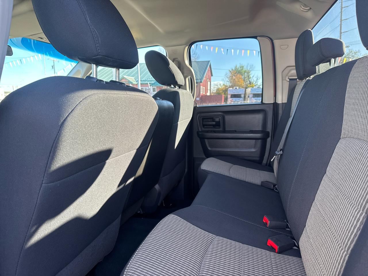 RAM 1500 4WD Quad Cab 140.5" ST 2011