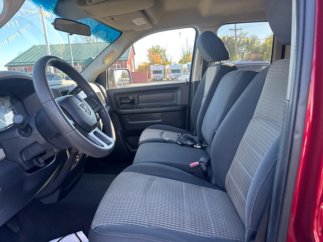 RAM 1500 4WD Quad Cab 140.5" ST 2011