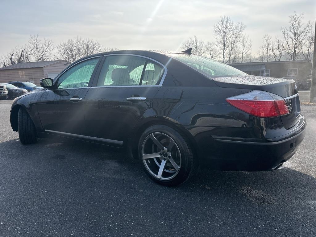 Hyundai Genesis  2011