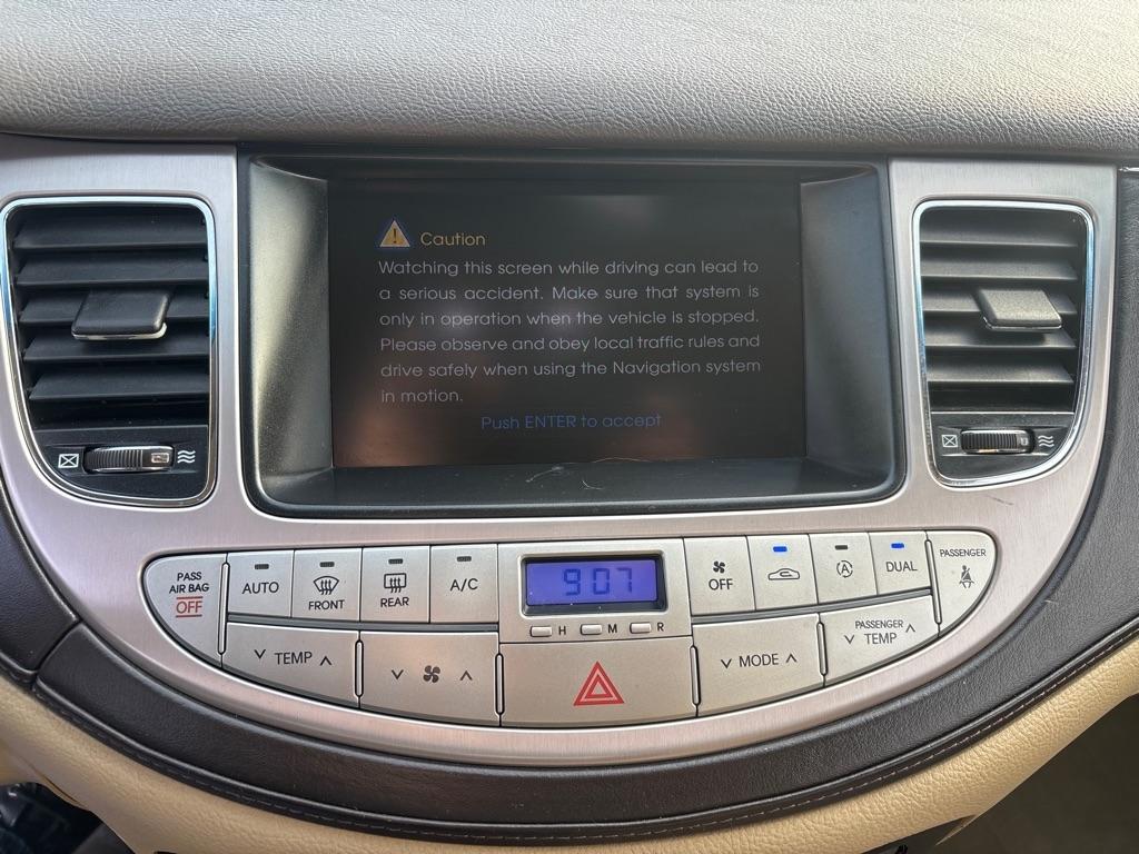 Hyundai Genesis  2011