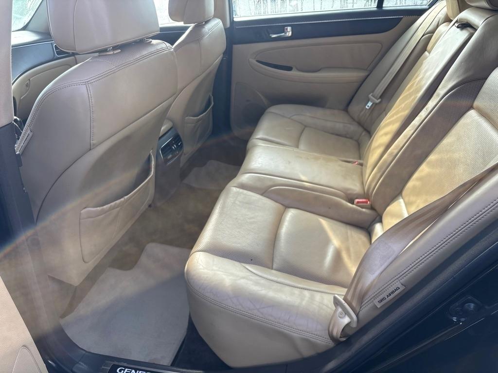 Hyundai Genesis  2011