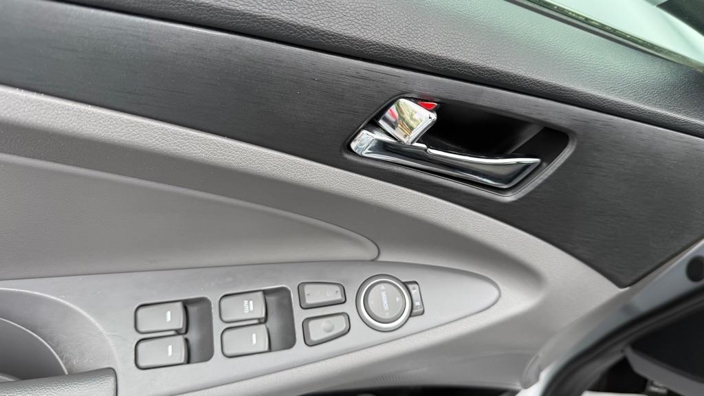 Hyundai Sonata  2012