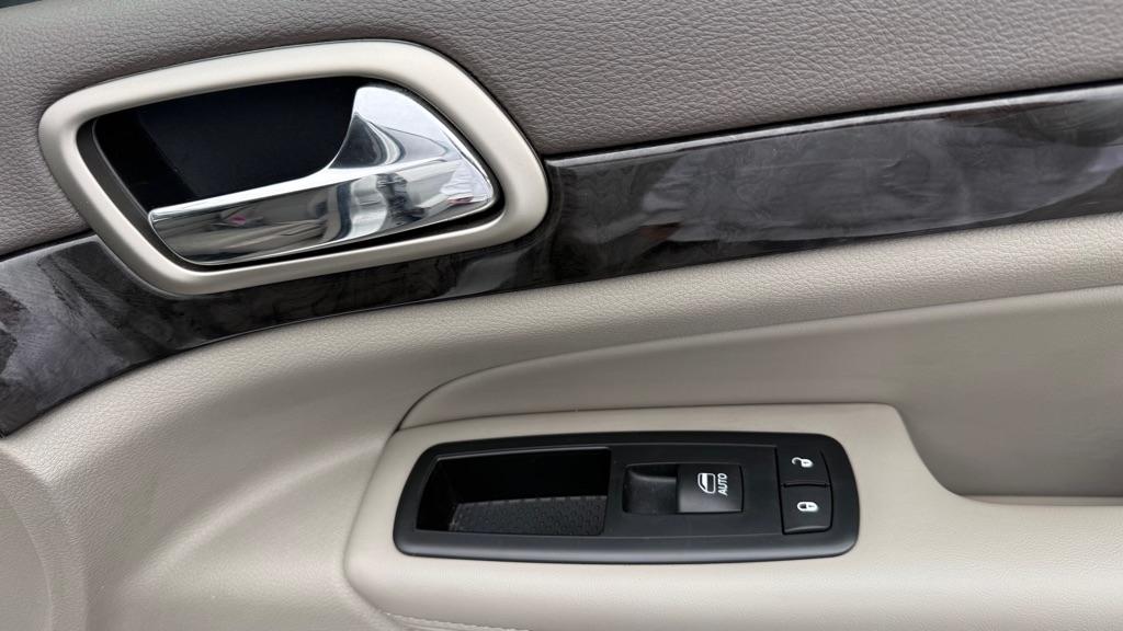 Jeep Grand Cherokee  2011
