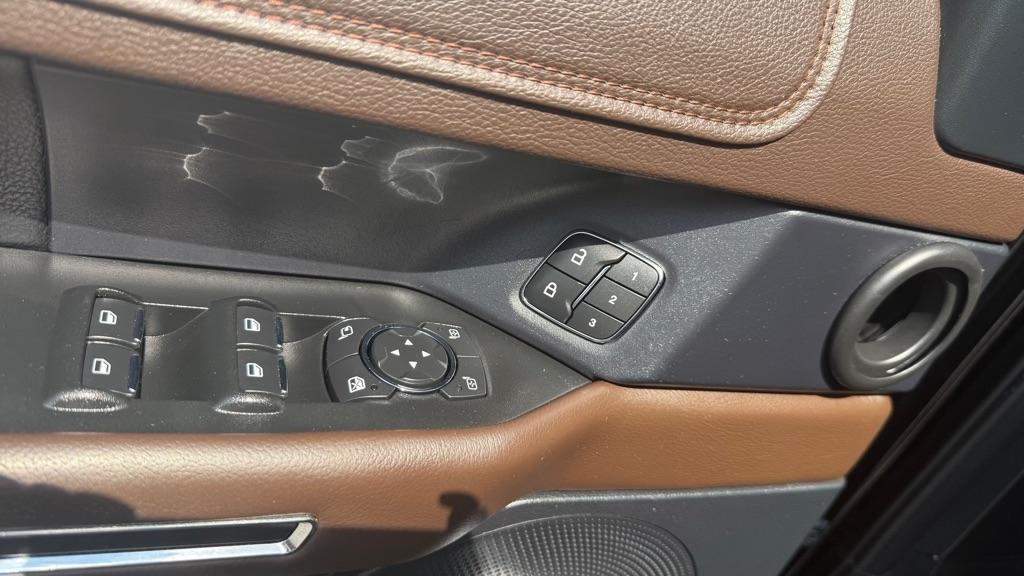 Ford Expedition  2021