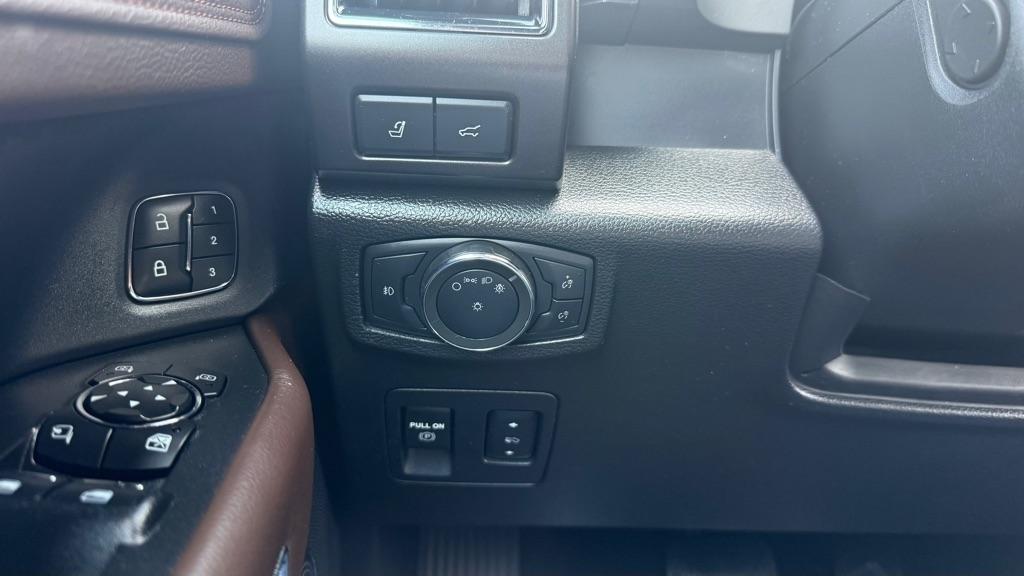Ford Expedition  2021
