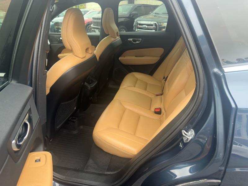 Volvo XC60 T5 Momentum 2020 Volvo XC60 T5 Momentum 2020