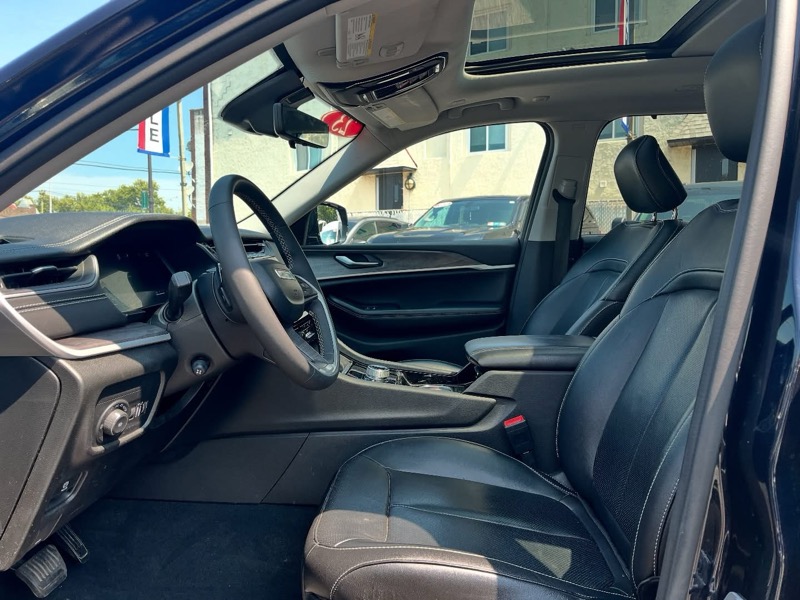 Jeep Grand Cherokee L Limited 4WD 2023 Jeep Grand Cherokee L Limited 4WD 2023