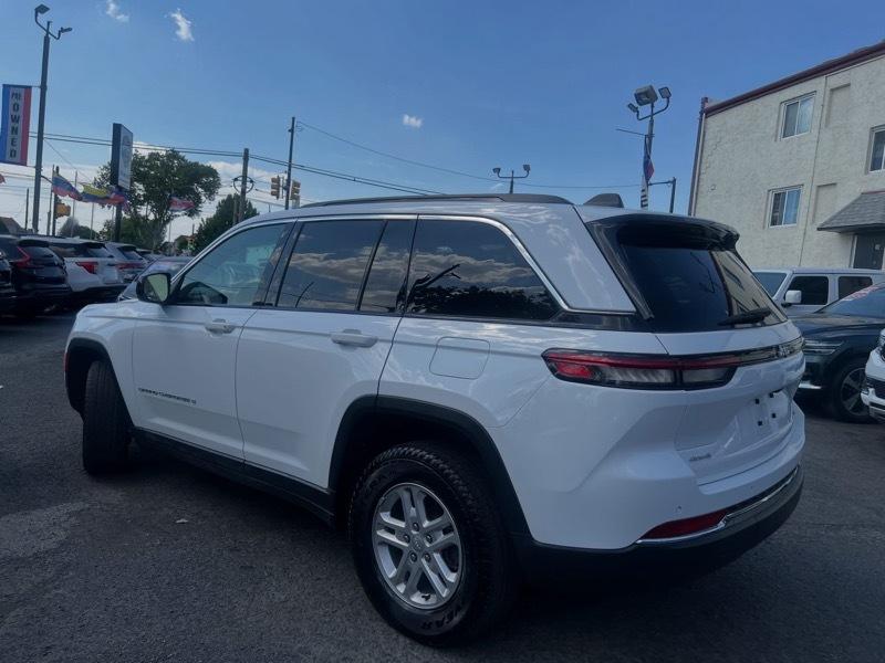 Jeep Grand Cherokee Laredo 4x4 2024