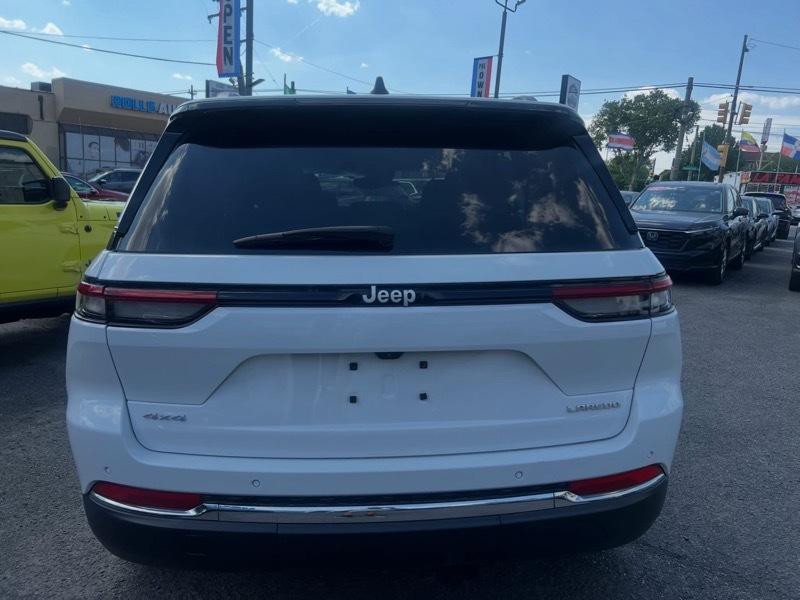 Jeep Grand Cherokee Laredo 4x4 2024