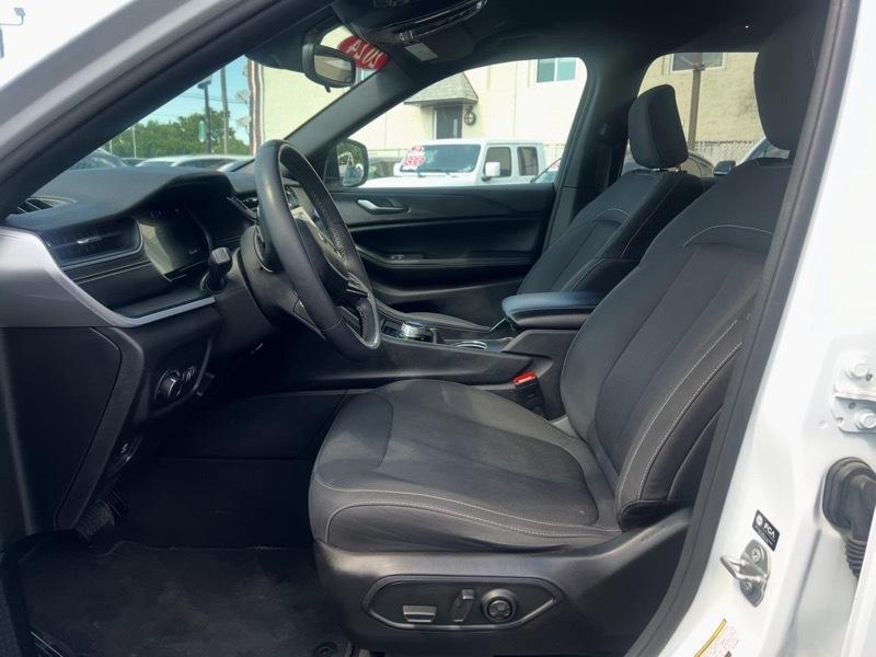 Jeep Grand Cherokee Laredo 4x4 2024