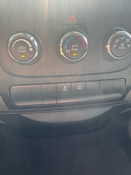 RAM 1500 4WD Quad Cab 140.5" SLT 2018