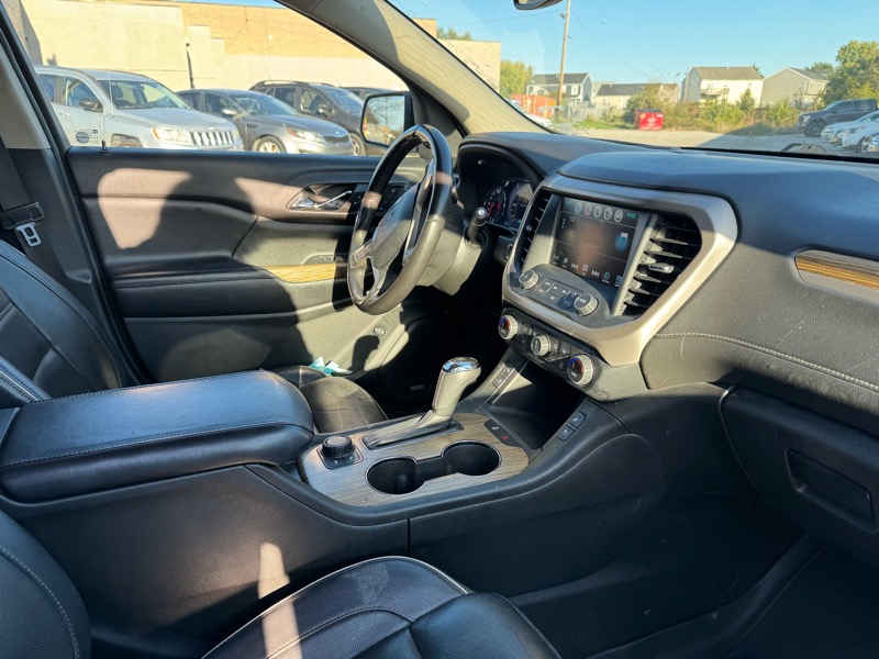 GMC Acadia Denali AWD 2017 GMC Acadia Denali AWD 2017