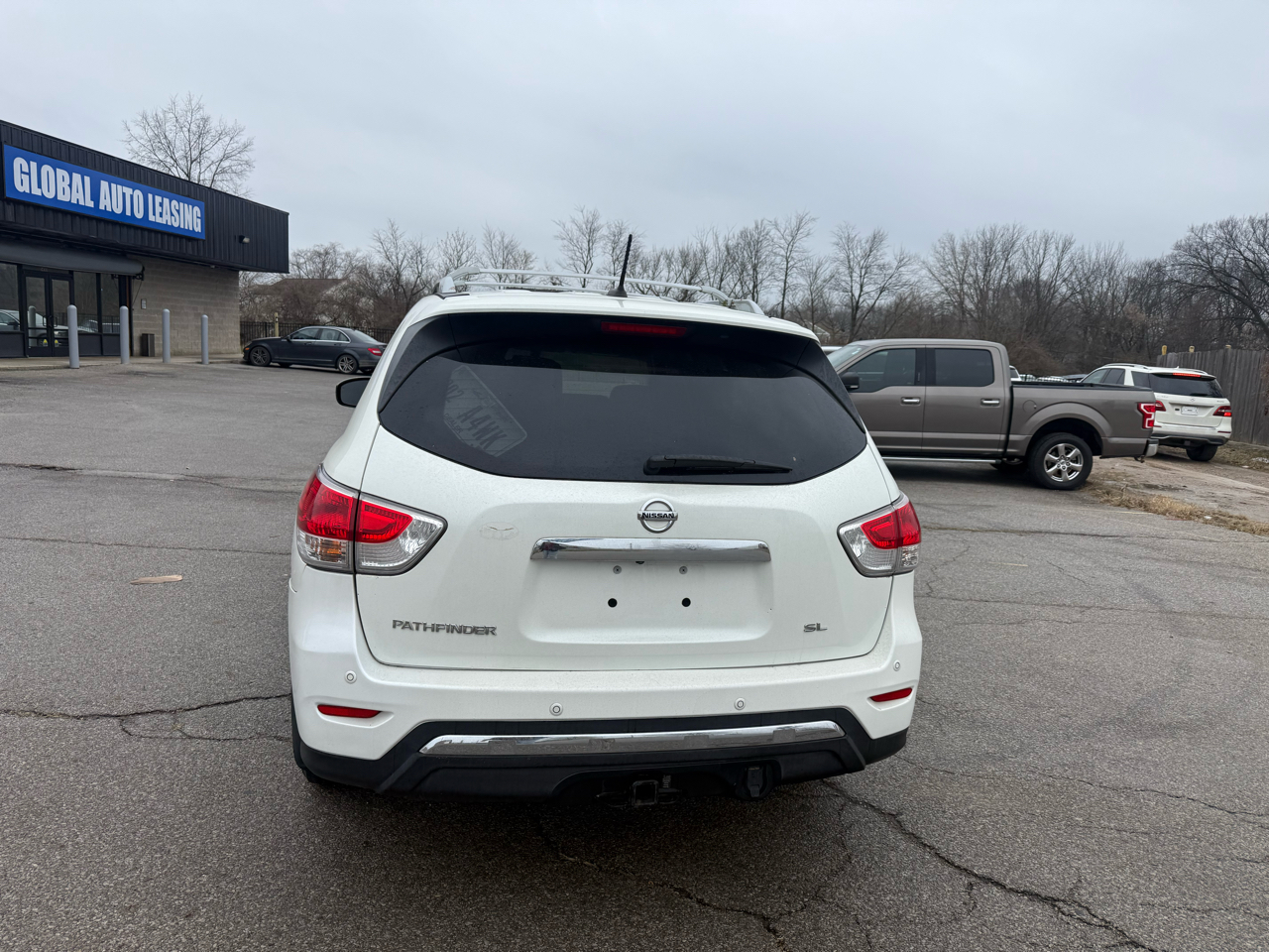 Nissan Pathfinder SV 2WD 2015