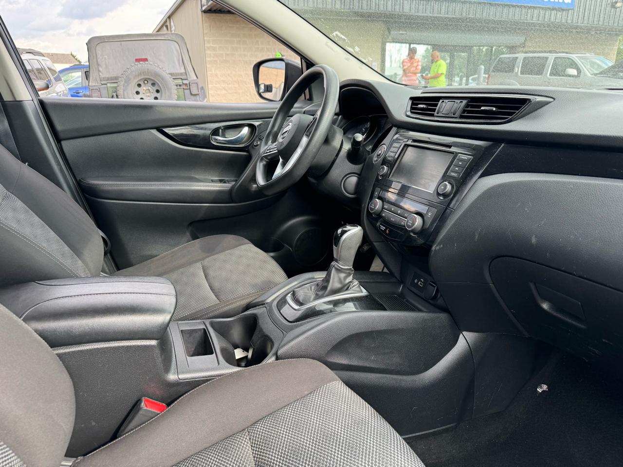 Nissan Rogue Sport S 2019