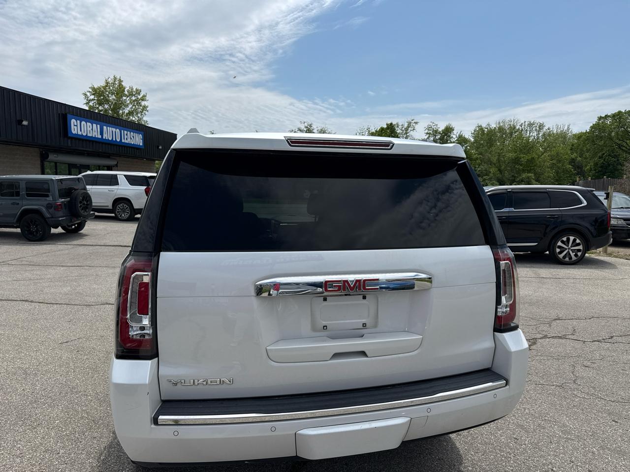 GMC Yukon Denali 4WD 2016