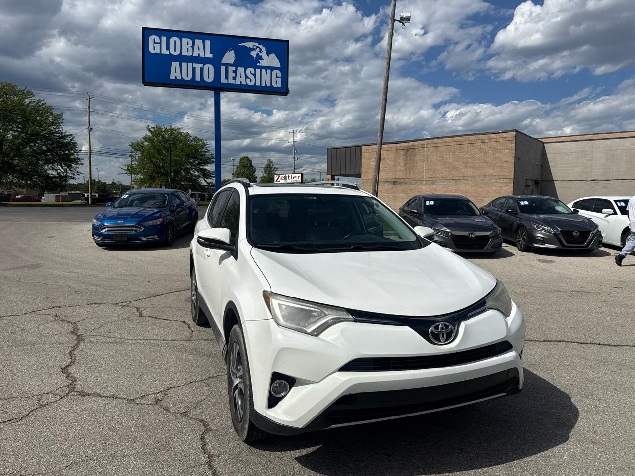Toyota RAV4 XLE FWD 2016