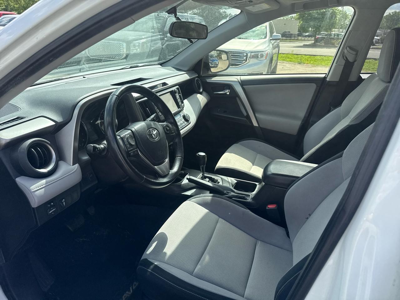 Toyota RAV4 XLE FWD 2016