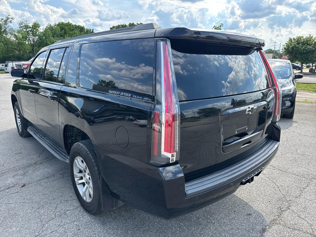 Chevrolet Suburban LT 4WD 2016