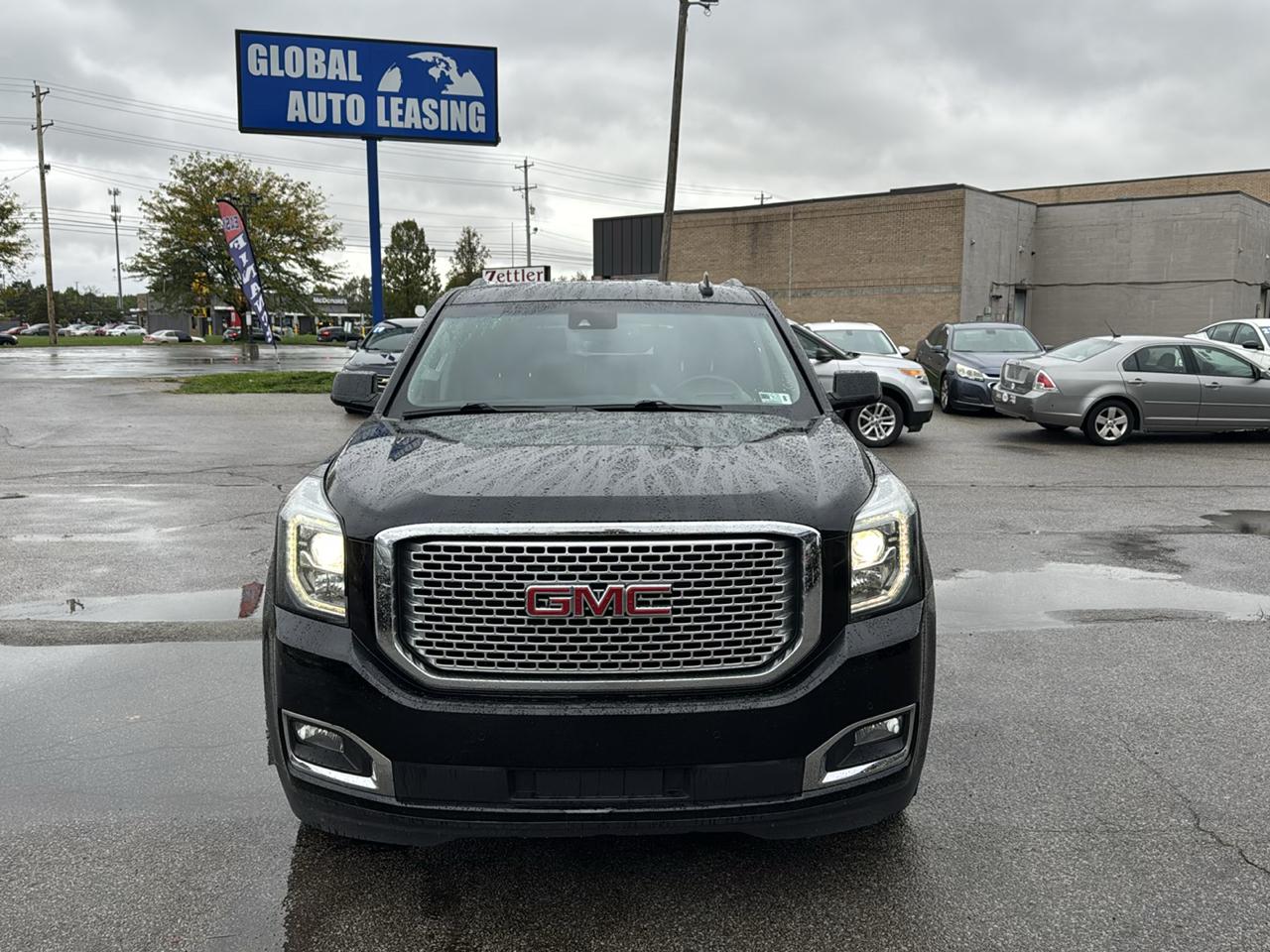 GMC Yukon Denali 4WD 2017