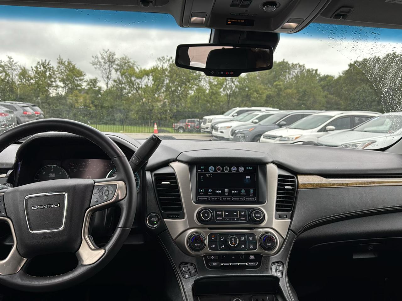 GMC Yukon Denali 4WD 2017