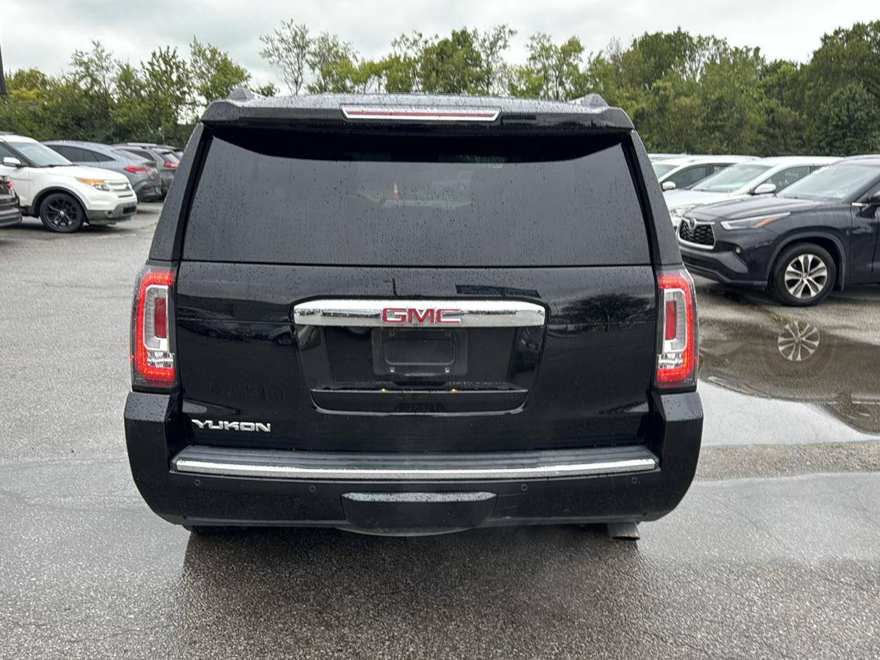 GMC Yukon Denali 4WD 2017