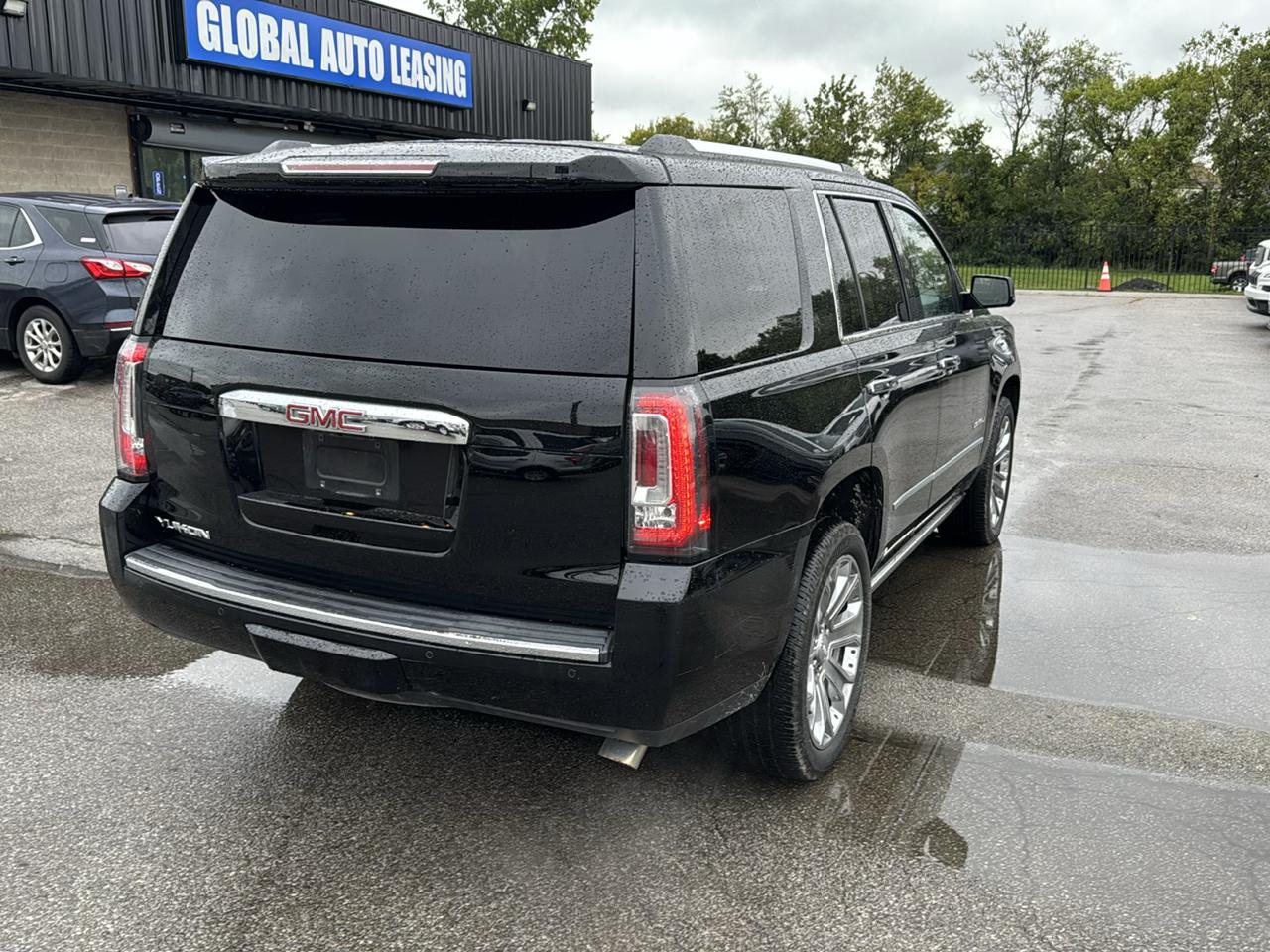 GMC Yukon Denali 4WD 2017