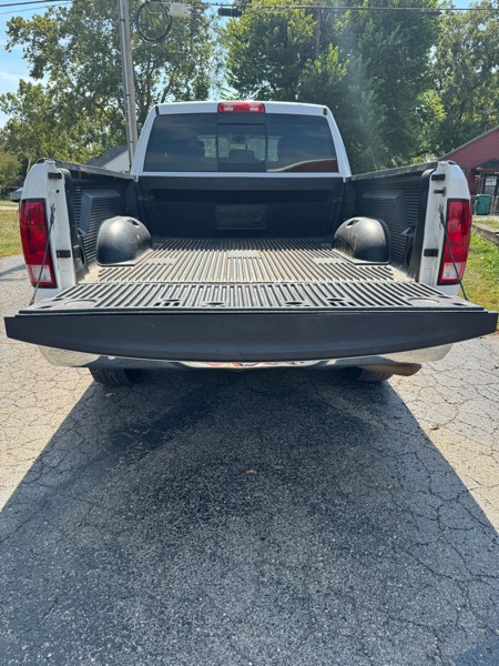 RAM 1500 4WD Quad Cab 140.5" SLT 2018 RAM 1500 4WD Quad Cab 140.5" SLT 2018