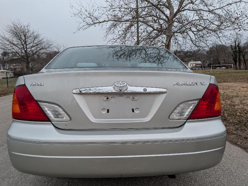 Toyota Avalon XL 2001