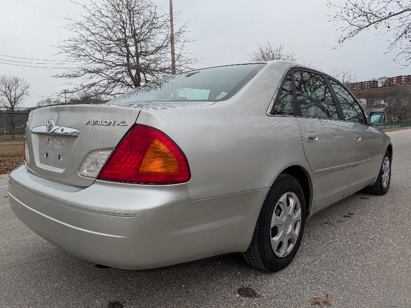 Toyota Avalon XL 2001