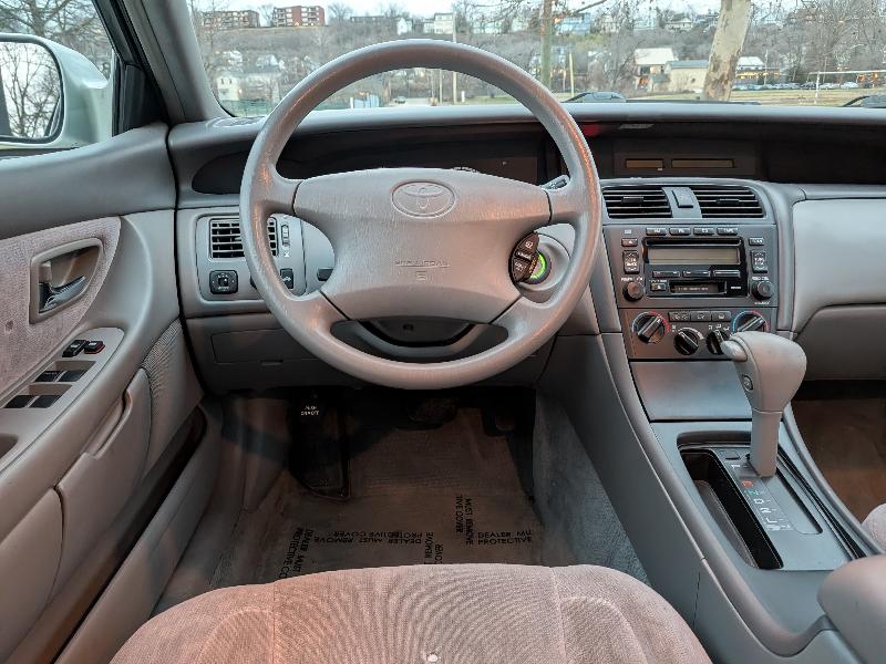 Toyota Avalon XL 2001
