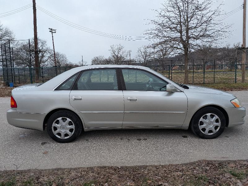 Toyota Avalon XL 2001