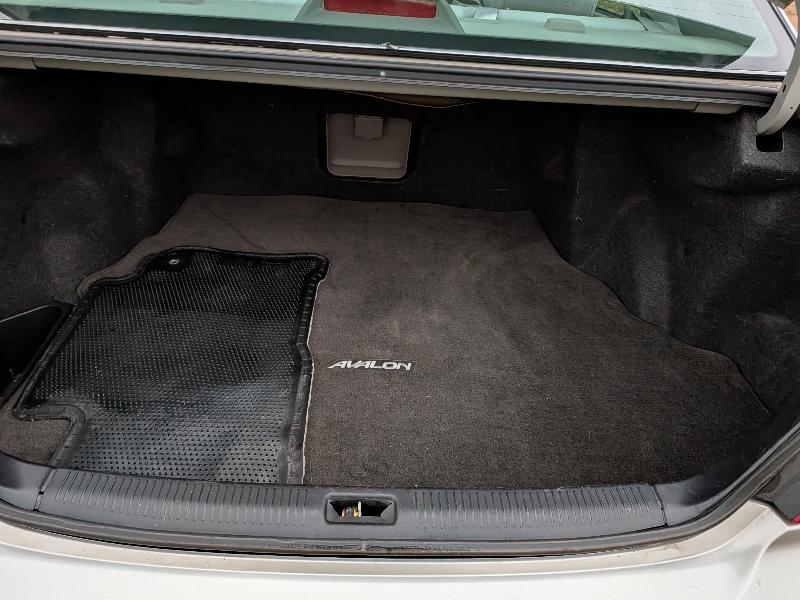 Toyota Avalon XL 2001