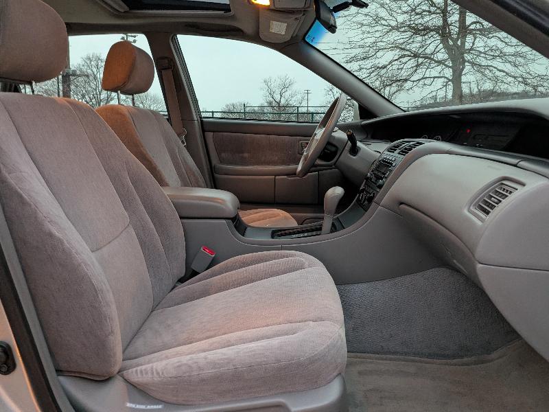 Toyota Avalon XL 2001