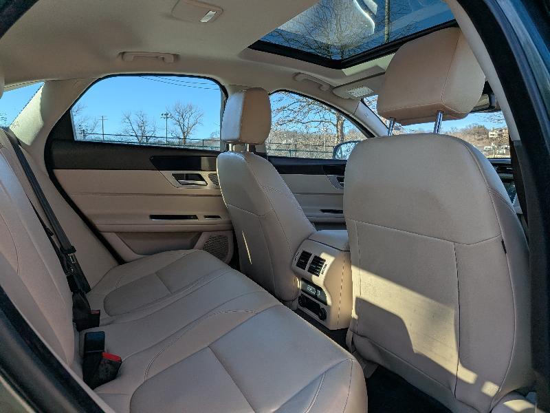 Jaguar XF-Series 35t Premium 2016