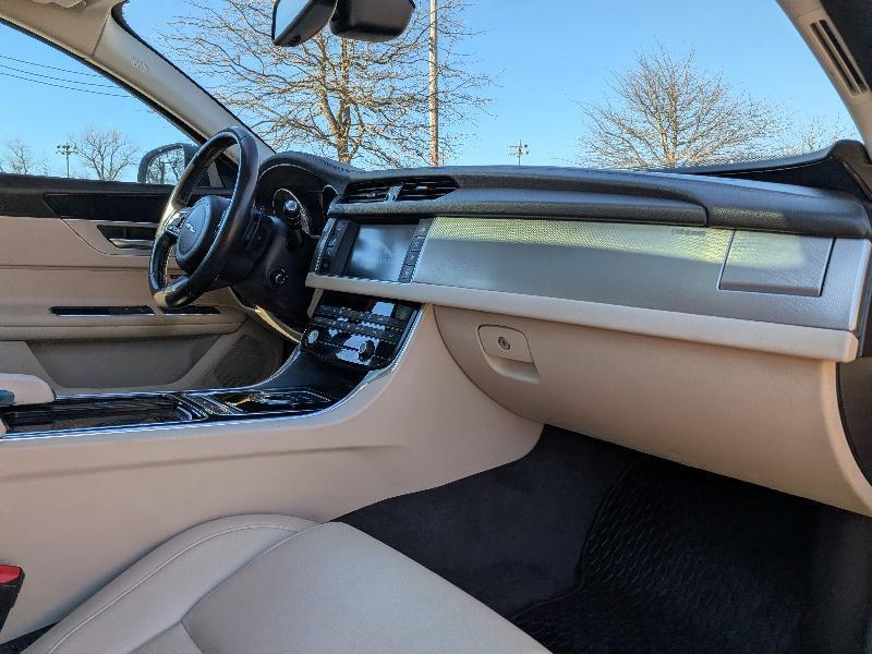Jaguar XF-Series 35t Premium 2016