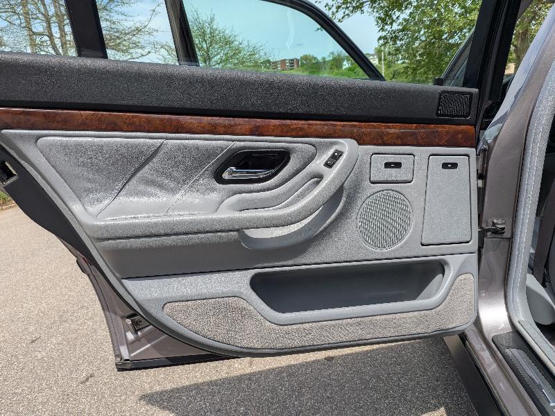 BMW 7-Series 740iL 2000