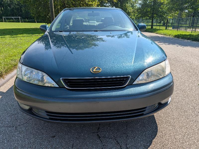 Lexus ES 300 Base 1998