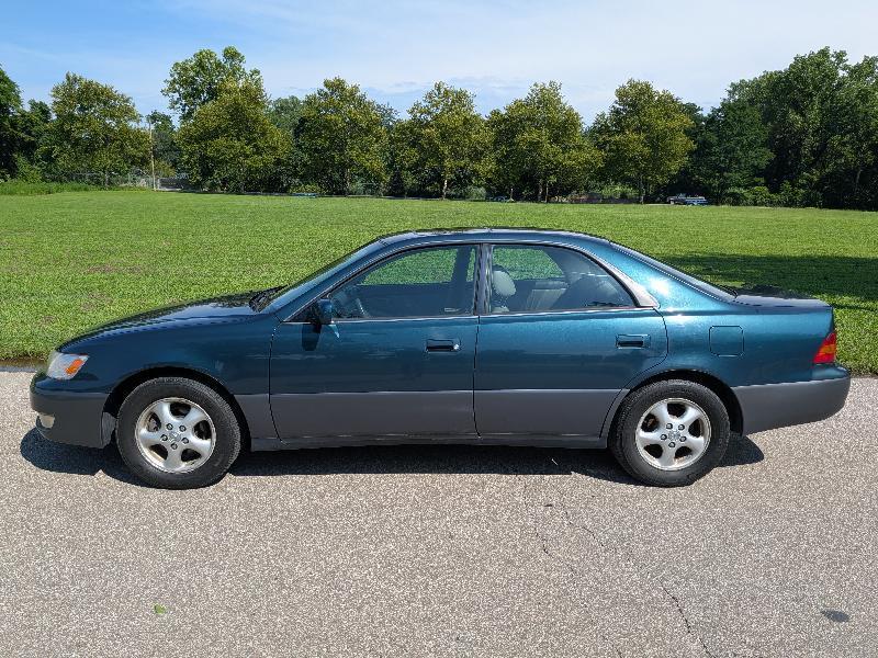 Lexus ES 300 Base 1998