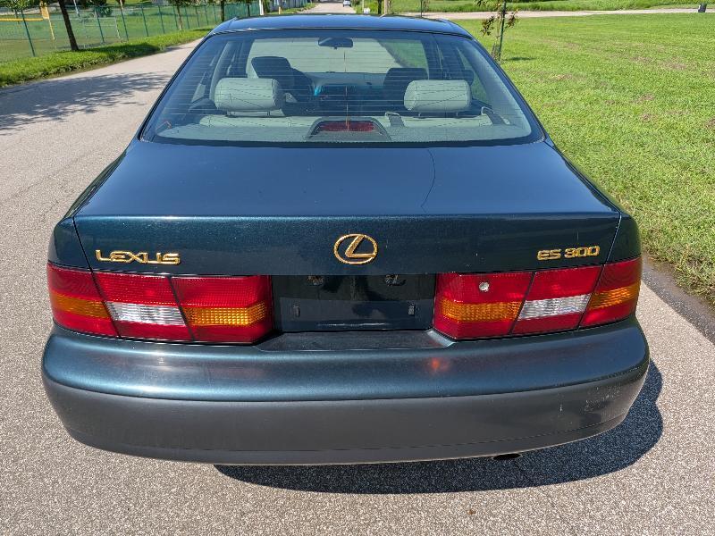 Lexus ES 300 Base 1998
