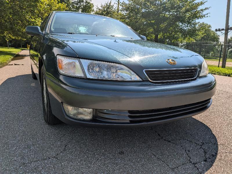 Lexus ES 300 Base 1998