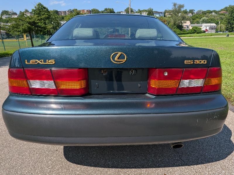 Lexus ES 300 Base 1998