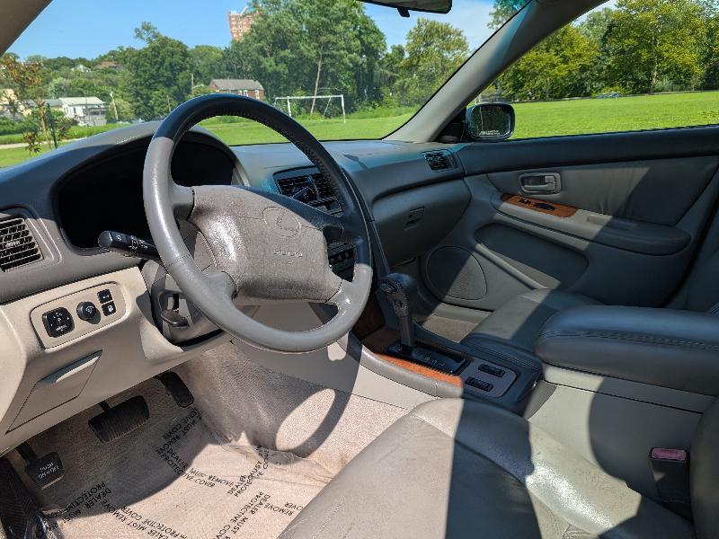 Lexus ES 300 Base 1998