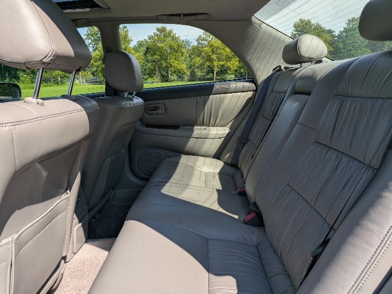 Lexus ES 300 Base 1998