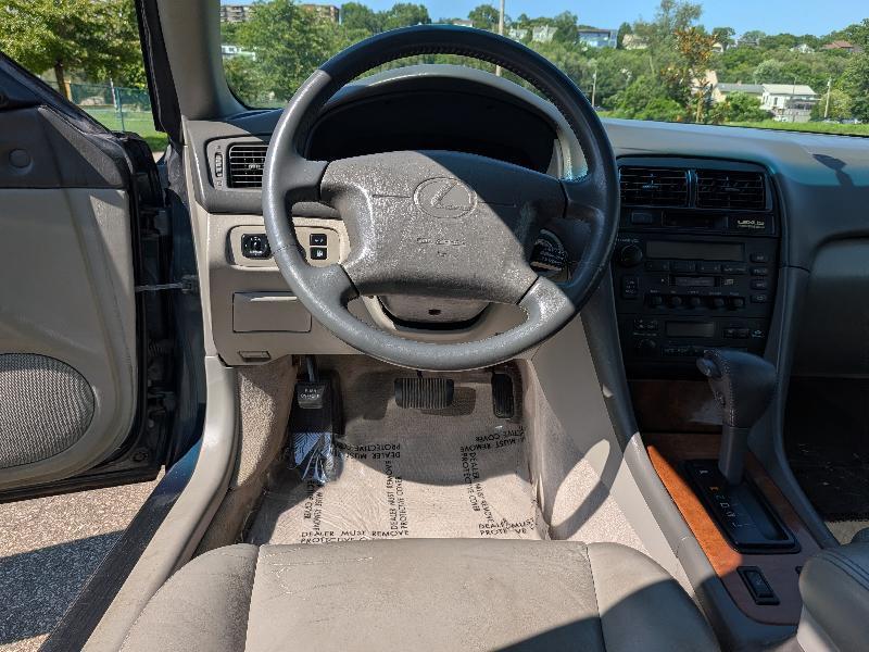 Lexus ES 300 Base 1998