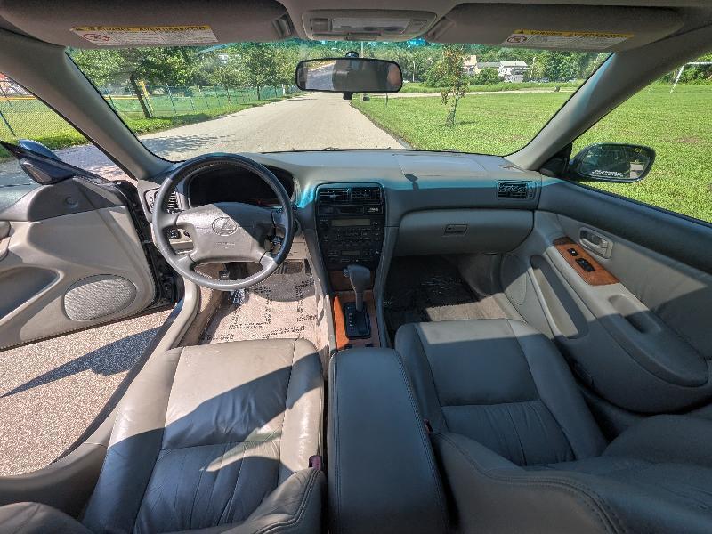 Lexus ES 300 Base 1998