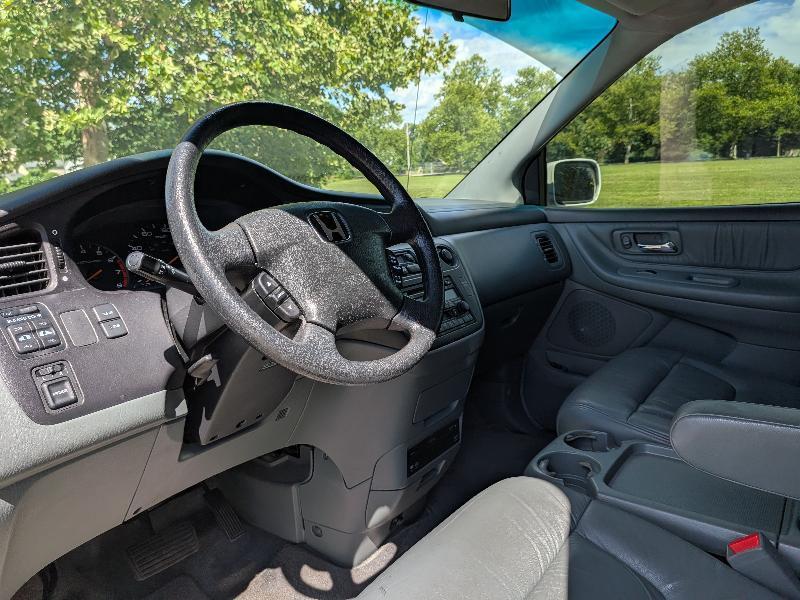 Honda Odyssey EX w/ Leather and DVD 2003
