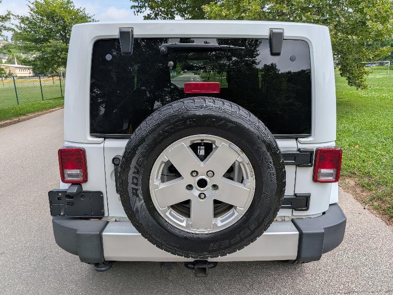 Jeep Wrangler Sahara 4WD 2011