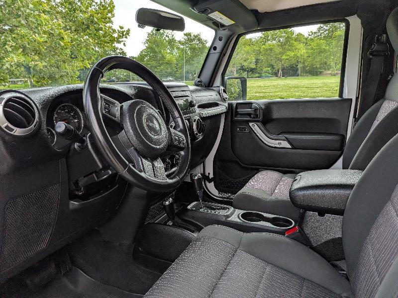 Jeep Wrangler Sahara 4WD 2011